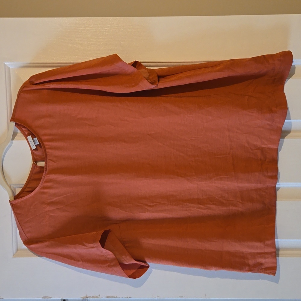 Womens Dressy Office style Pullover blouse. P2P measures 24 in
